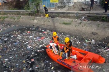 BPBD Makassar bersihkan Kanal Bara-baraya timur