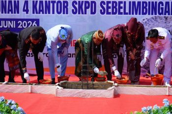 Kotabaru Regent groundbreaks four agency offices in Sebelimbingan