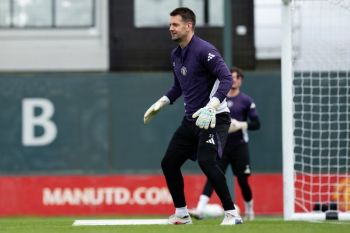 Manchester United resmi perpanjang kontrak kiper senior Tom Heaton