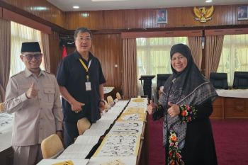 Festival seabad Jam Gadang tampilkan lukisan kaligrafi China Muslim sepanjang 100 meter