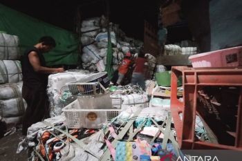 Menaklukan gunungan sampah dengan ekonomi sirkular