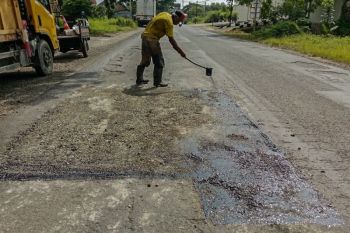 Gubernur Jateng minta perbaikan jalan jangan asal-asalan