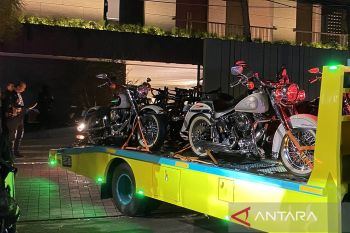 KPK angkut moge hingga mobil mewah usai geledah rumah Silmy Karim