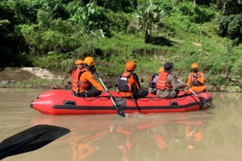 Perempuan lansia hilang terseret arus Sungai Kajuara Bone