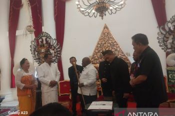 Menteri Pigai terima titipan tongkat Garuda Wisnu Kencana untuk Presiden Prabowo