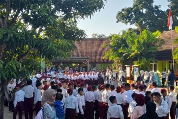 Gubernur Banten ingatkan kepala sekolah tolak titipan siswa baru