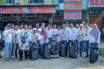 Pusri gelar aksi bersih lingkungan di Kampung Sehati Palembang, kumpulkan 2 ton sampah