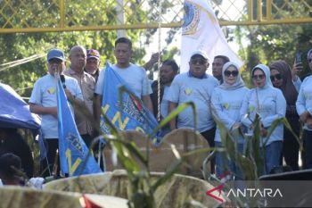 Ribuan warga meriahkan konvoi sambut PENAS KTNA di Gorontalo