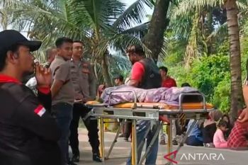 Jasad bocah laki-laki yang terbawa arus saat berenang di irigasi Cianjur dievakuasi