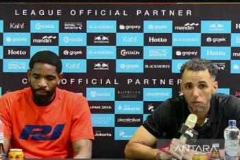 Pelatih Pelita Jaya sebut timnya bermain solid tumbangkan Dewa United