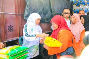 Pemprov Jatim kuatkan daya beli warga lewat pasar murah di Surabaya