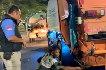 Pemkot Surabaya perketat pengawasan truk pengangkut sampah