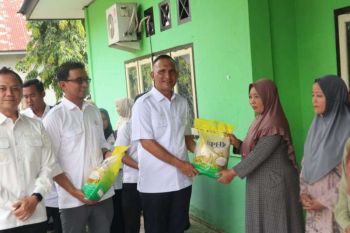 Bupati Sarolangun Hurmin Bersama FK-IJK Peduli Salurkan Bantuan Korban Banjir