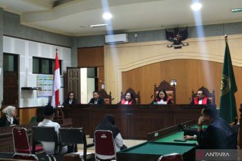 Dua terdakwa korupsi sarung dan mukena dituntut satu tahun penjara