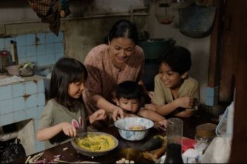Dwi Sasono tampil jadi bapak yang problematik di trailer terbaru Film Jangan Buang Ibu, tayang di Juni ini