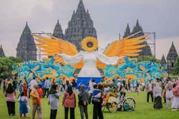 Sunflower Angel hadirkan perpaduan seni-romantisme di Candi Prambanan