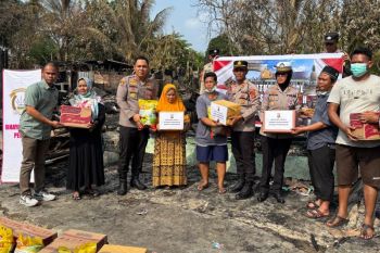 Polisi salurkan bantuan untuk korban kebakaran di Prabumulih