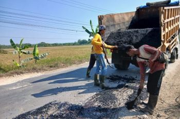 Pemprov Jateng upayakan perbaikan jalan Cepu-Randublatung selesai 2026