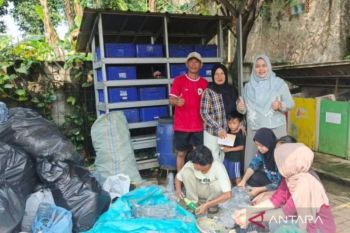 Pemkot Jaktim perketat pengawasan pemilahan sampah dari rumah
