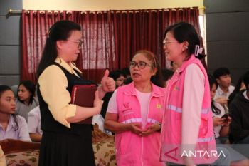 Srikandi PLN edukasi transisi energi di SMA Eben Haezer Manado
