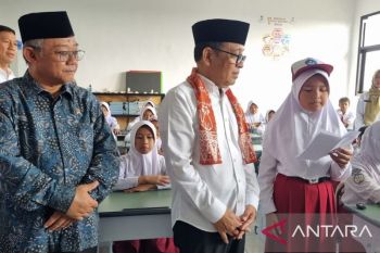 Siswi SD ucapkan terima kasih kepada Presiden Prabowo lewat surat