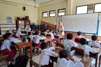 Atasi masalah sampah di sekolah, peniliti UMS kembangkan teknologi IoT SMOGRA untuk siswa SD