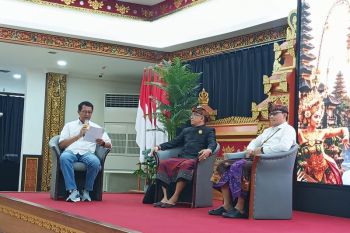 PLN:  Jaga jarak aman dengan tiang listrik saat pasang penjor jelang Galungan dan Kuningan