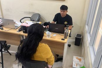 Polres Karawang tangkap ibu rumah tangga pengedar sabu