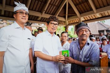 Bupati Badung serahkan Rp2 juta kepada 82.420 KK Hindu jelang Galungan Kuningan