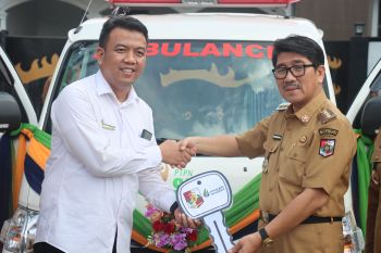 PT SGN serahkan bantuan ambulans untuk Puskesmas Mider Lampung Utara
