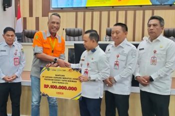 PT AGM salurkan bantuan CSR dukung "Kredit Tapin Bunga Nol Persen"