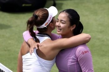Kisah persahabatan dan sportivitas warnai babak kedua di Queen's Club