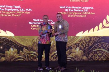Dedy Yon terima Penghargaan Disway Top Regional Leader Awards 2026