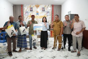 Kilang Pertamina Plaju salurkan bantuan sembako untuk korban kebakaran 1 Ilir Palembang