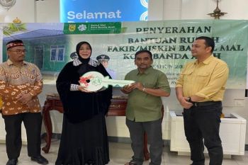 Banda Aceh serahkan 30 rumah layak huni untuk warga kurang mampu