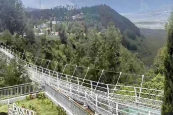 Jembatan Kaca Bromo akan dibuka saat libur sekolah akhir Juni 2026