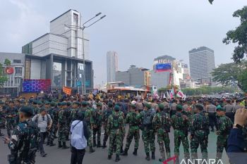 Diblokade aparat, massa aksi tertahan masuk ke kawasan Bundaran HI