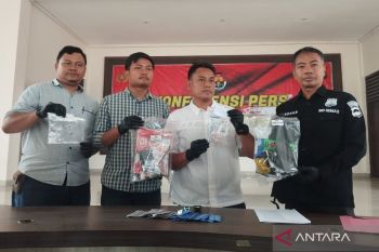 Terduga pengedar sabu-sabu di Demak menyamar jadi penjual es teh di tepi jalan
