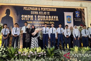 SMPN 1 Surabaya lepas 381 siswa, pertahankan tradisi prestasi