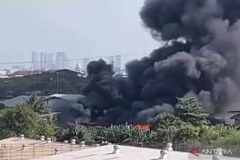 Kebakaran landa gudang PVC di kawasan Pluit Jakut