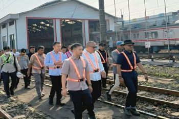 Komisi V DPR minta seluruh perlintasan sebidang KAI dievaluasi