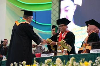 Tokoh nasional, daerah, hingga hafiz Al Quran diwisuda Unissula