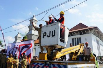 Pemkot Yogyakarta melakukan penataan jaringan kabel fiber optik
