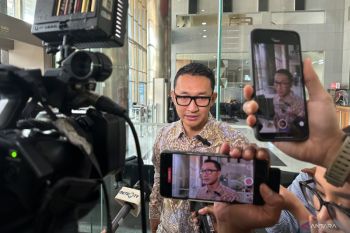 KPK periksa Komisaris Catur Elang Perkasa dan pegawai PHKT jadi saksi