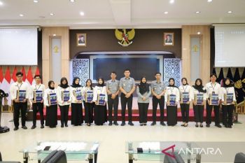 Pelepasan Peserta Magang Kemnaker Batch III di Kanwil Kemenkum Riau