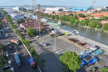 Pelindo Kalimas pastikan operasional lancar saat banjir rob