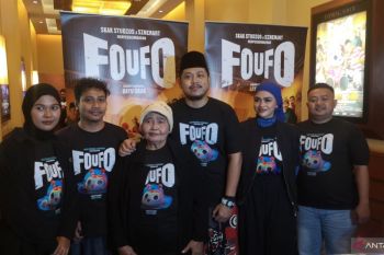 Komedian Tretan Muslim menangis