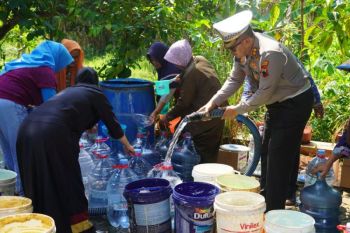 Polrestabes Semarang bantu 19 ribu liter air ke daerah kekeringan