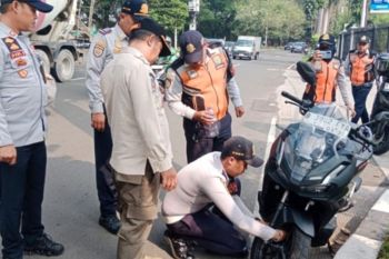 Operasi cabut pentil sasar 206 motor yang parkir liar di SPB Kembangan