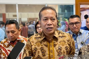 Minister urges students be optimistic about Red-White Village Coops